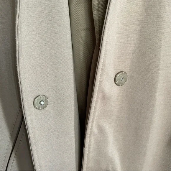 Classic Women's Tan Trench Coat - Picture 5 of 11